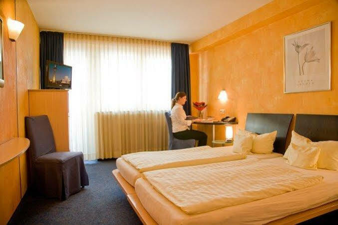 Hotel National Duesseldorf ภายนอก รูปภาพ